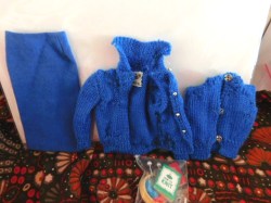 957 BARBIE KNITTING PRETTY  BLUE SWEATERS, SKIRT CHOICE